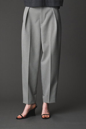 オブリオ/AUBRIOTのチェックテーパードパンツ(110600/110601)