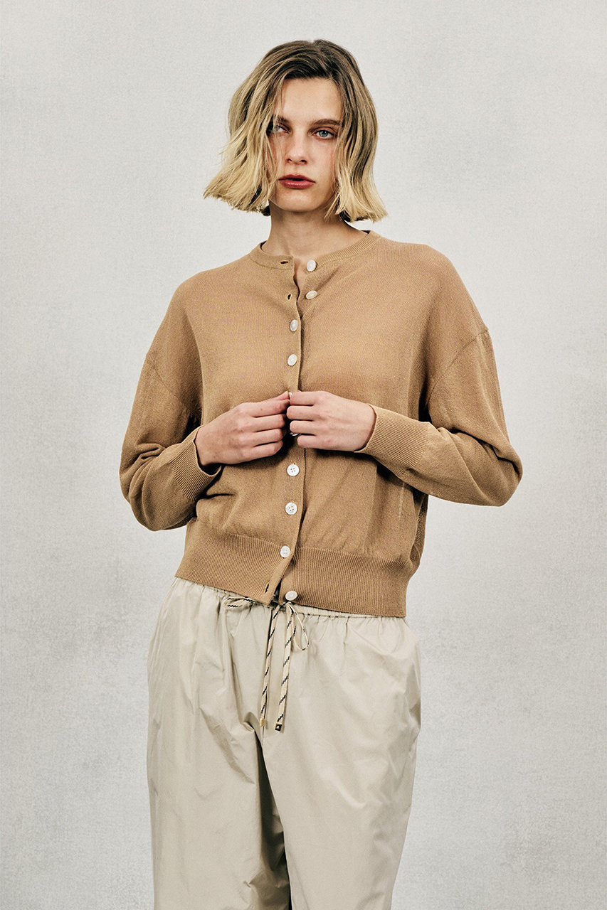 オブリオ/AUBRIOTのフレスコアバカクルーネックカーディガン(キャメルブラウン/S5135455)