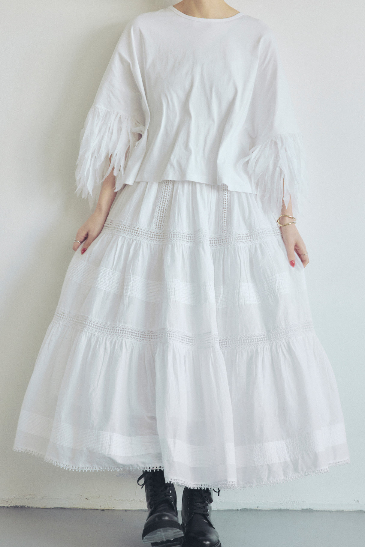 AAYUSHI(アユーシ)｜【予約販売】フェザーフリルカットソー/ホワイト