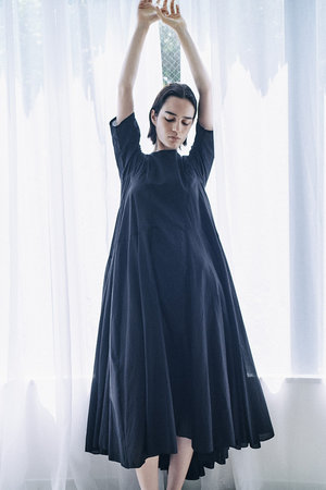 アユーシ/AAYUSHIのラッフルロングワンピース(110500/110503)