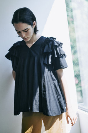 アユーシ/AAYUSHIのダブルラッフルブラウス(110400/110402)