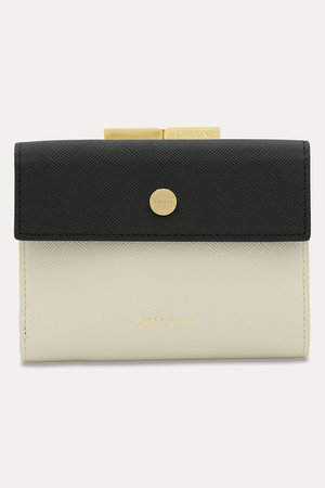 クルニ/CULLNIのLeather Flap ミニウォレット With A Clasp