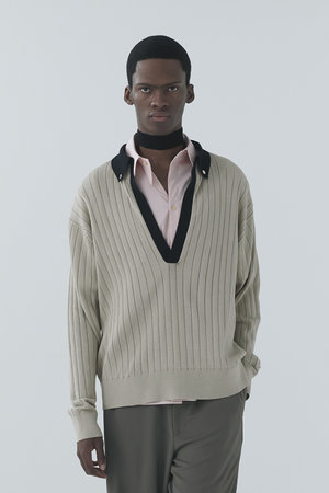 クルニ/CULLNIの【UNISEX】ワイド リブ スキッパー カラー ニットプルオーバー(110300/110301)