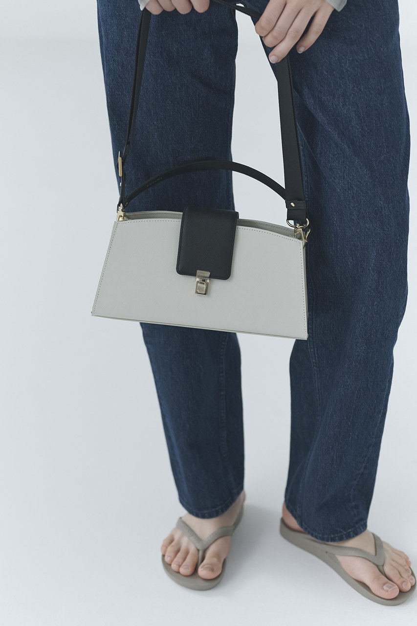 CULLNI(クルニ)｜Flap Trapezoid レザー バッグ/マッシュルーム の通販