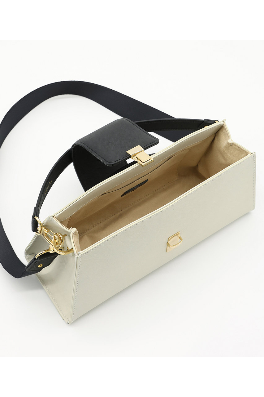 CULLNI(クルニ)｜Flap Trapezoid レザー バッグ/マッシュルーム の通販