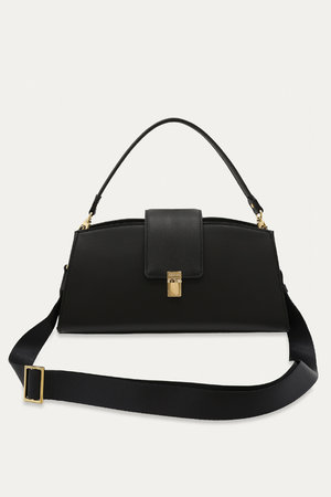 クルニ/CULLNIのFlap Trapezoid レザー バッグ(120600/120602)