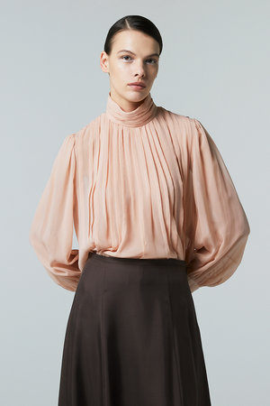 ランダムタックシルクブラウス