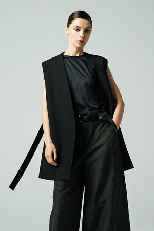 新品❤︎ 即完売ella_selectshopジレ 黒❤︎ベスト ベスト・ジレの通販｜ELLE SHOP (エル・ショップ)