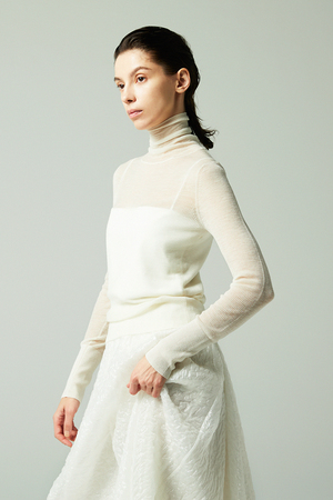 オーヴィル/EAUVIREのシアーカシミヤタートルネック(110300/110301)