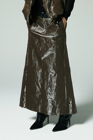 オーヴィル/EAUVIREのシャイニーバックフレアスカート