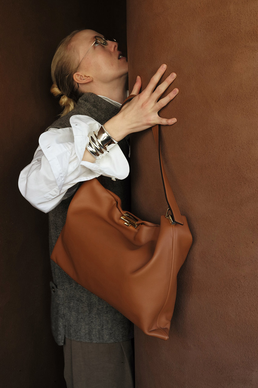 PUNTI.(プンティ)｜GRAFT ショルダートート/アーモンド の通販