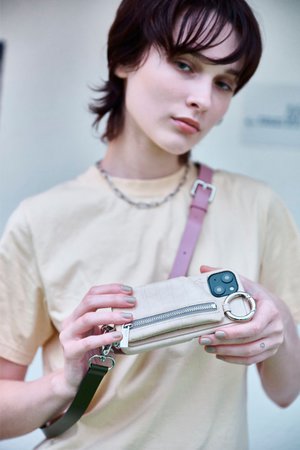 エジュー/ajewのiPhone16/16pro ajew cadenas croco zipphone case shoulder(141000/141001)