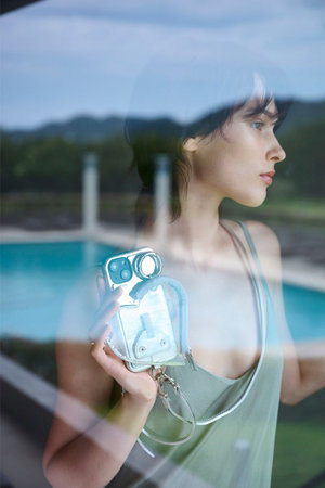 エジュー/ajewのiPhone13/13Pro ajew PVC heart planet pocket case(141000/141001)