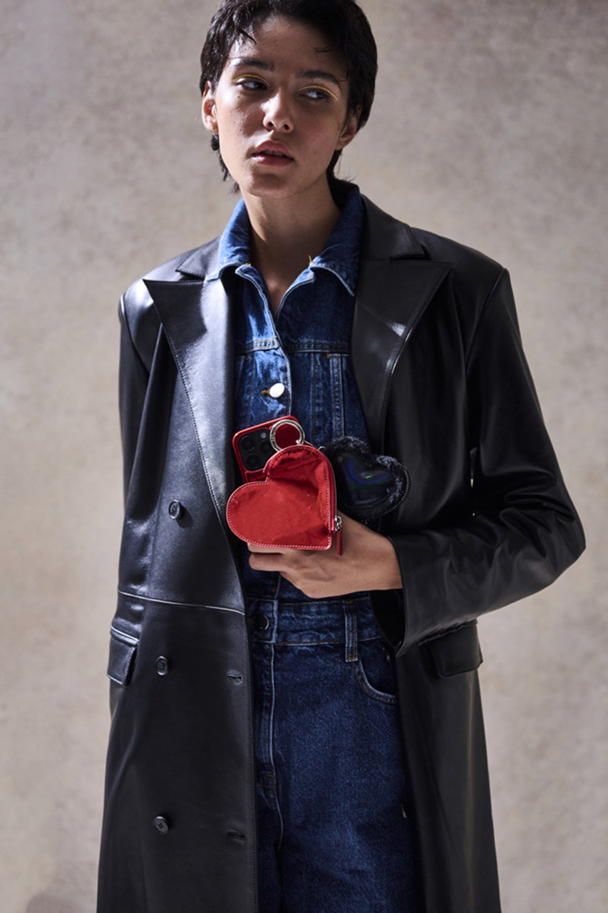 ajew ハート型グリッターiPhoneケース 14pro ajew(エジュー)｜【予約販売】iPhone14/14Pro ajew glow heart