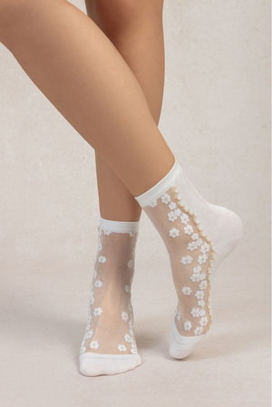 ブルーフォレ/BLEUFORETの6547 スモールフラワーシースルーソックス(140700/140701)