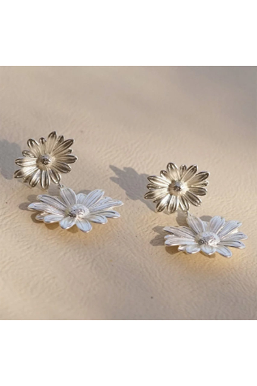 DAISY LONDON(デイジー ロンドン)｜DOUBLE DAISY FLOWER ピアス