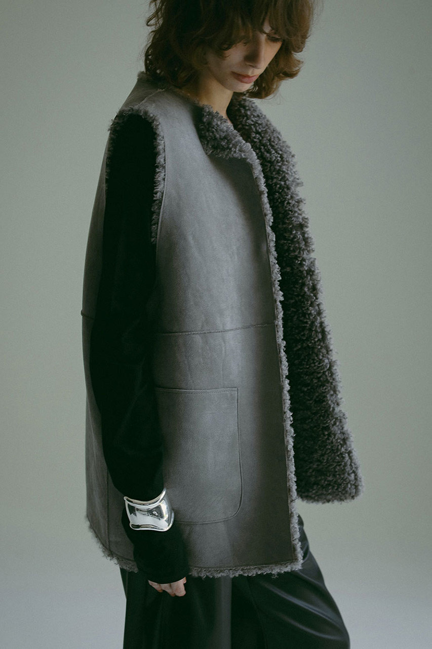 her. フェイクファーベスト グレー　新品未使用 HER.(ハー)｜フェイクファーベスト/グレー の通販｜ELLESHOP・(エル