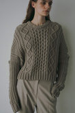 ショルダーカットケーブルニット