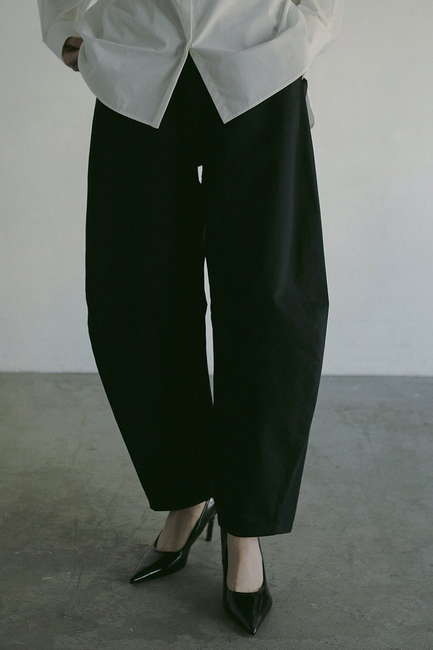 HER.(ハー)｜カーブシルエットパンツ/ブラック の通販｜ELLESHOP