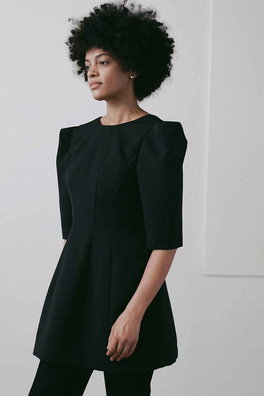 HER.(ハー)｜バックオープンブラウス/ブラック の通販｜ELLESHOP