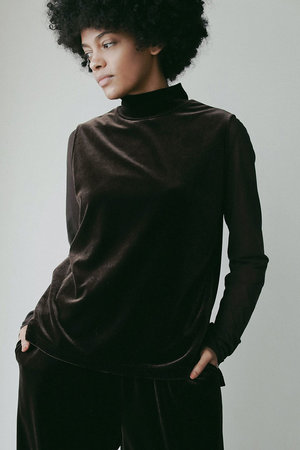 ハー/HER.のベロアハイネックプルオーバー(110100/110103)