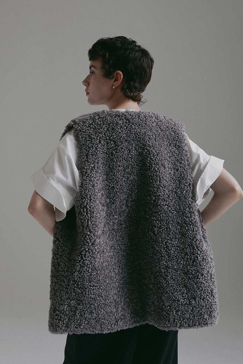 HER.(ハー)｜フェイクファーベスト/グレー の通販｜ELLESHOP・(エル