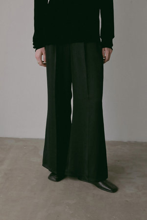 ハー/HER.のヴィンテージサテンタックパンツ(110600/110601)