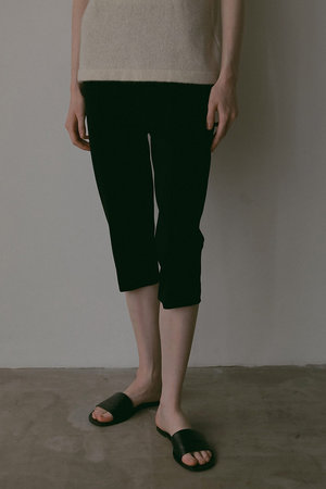 ハー/HER.のカプリパンツ(110600/110601)