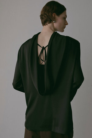 ハー/HER.のサテンドレープブラウス(110400/110403)