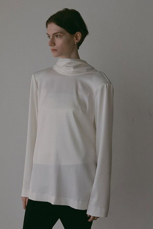 ハー/HER.のサテンドレープブラウス(110400/110403)