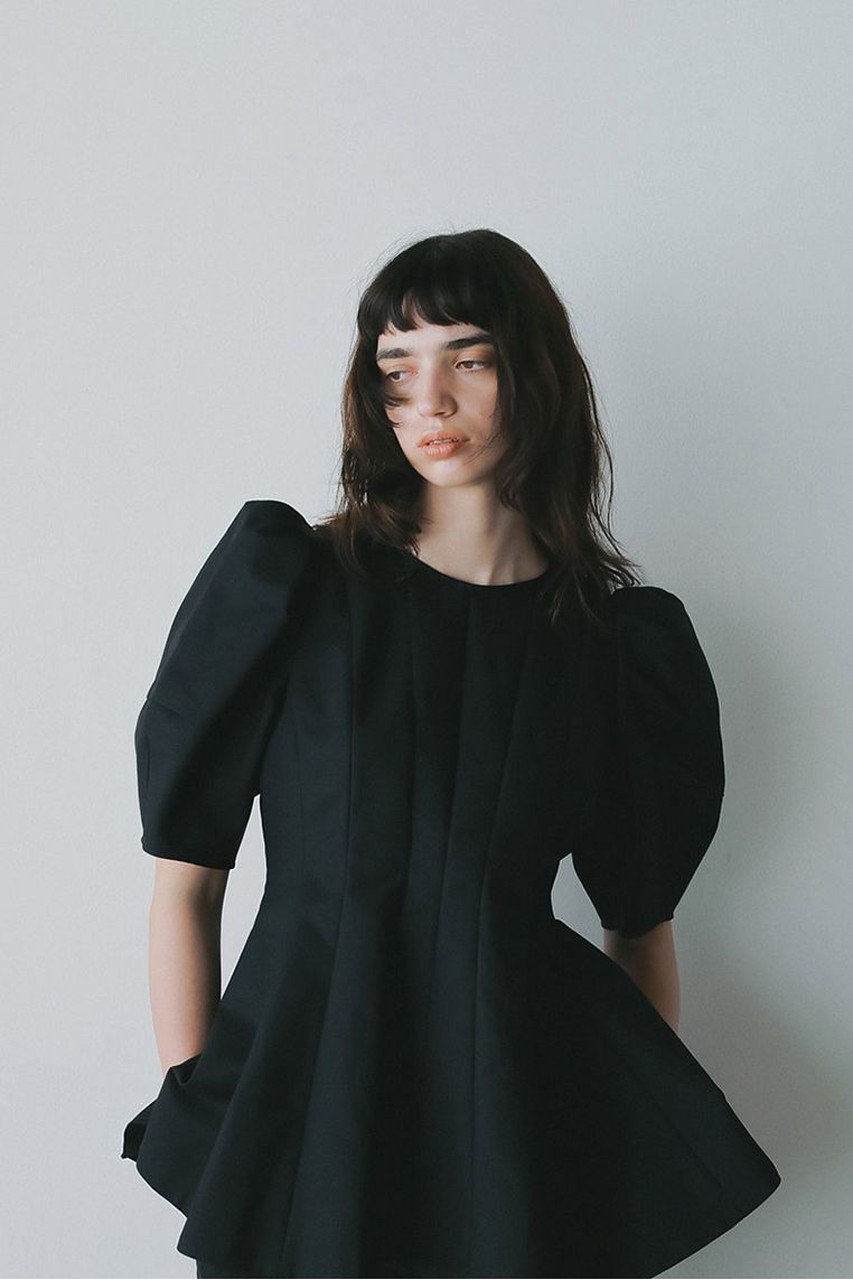 HER.(ハー)｜コットンフォルムペプラムブラウス/ブラック の通販