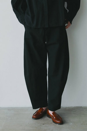 ハー/HER.のカーブパンツ(110600/110601)