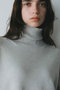 コットンカシミヤスタンドカラーニット ハー/HER.