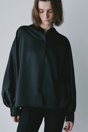 ハー/HER.のサテンＶネックブラウス(110400/110403)