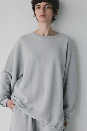 ハー/HER.のREMI RELIEF 別注 スウェットクルー(110100/110105)