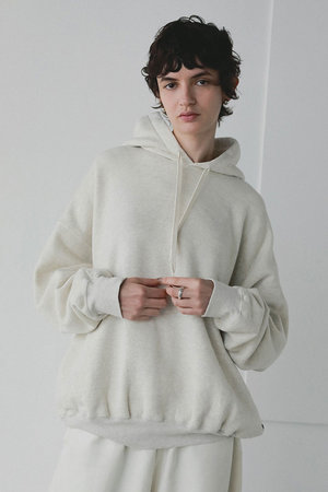 ハー/HER.のREMI RELIEF 別注 スウェットパーカー(110100/110105)