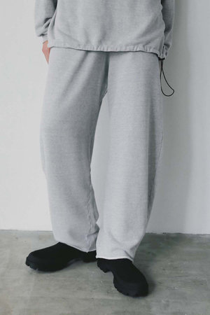 ハー/HER.のREMI RELIEF 別注 カーブパンツ(110600/110601)