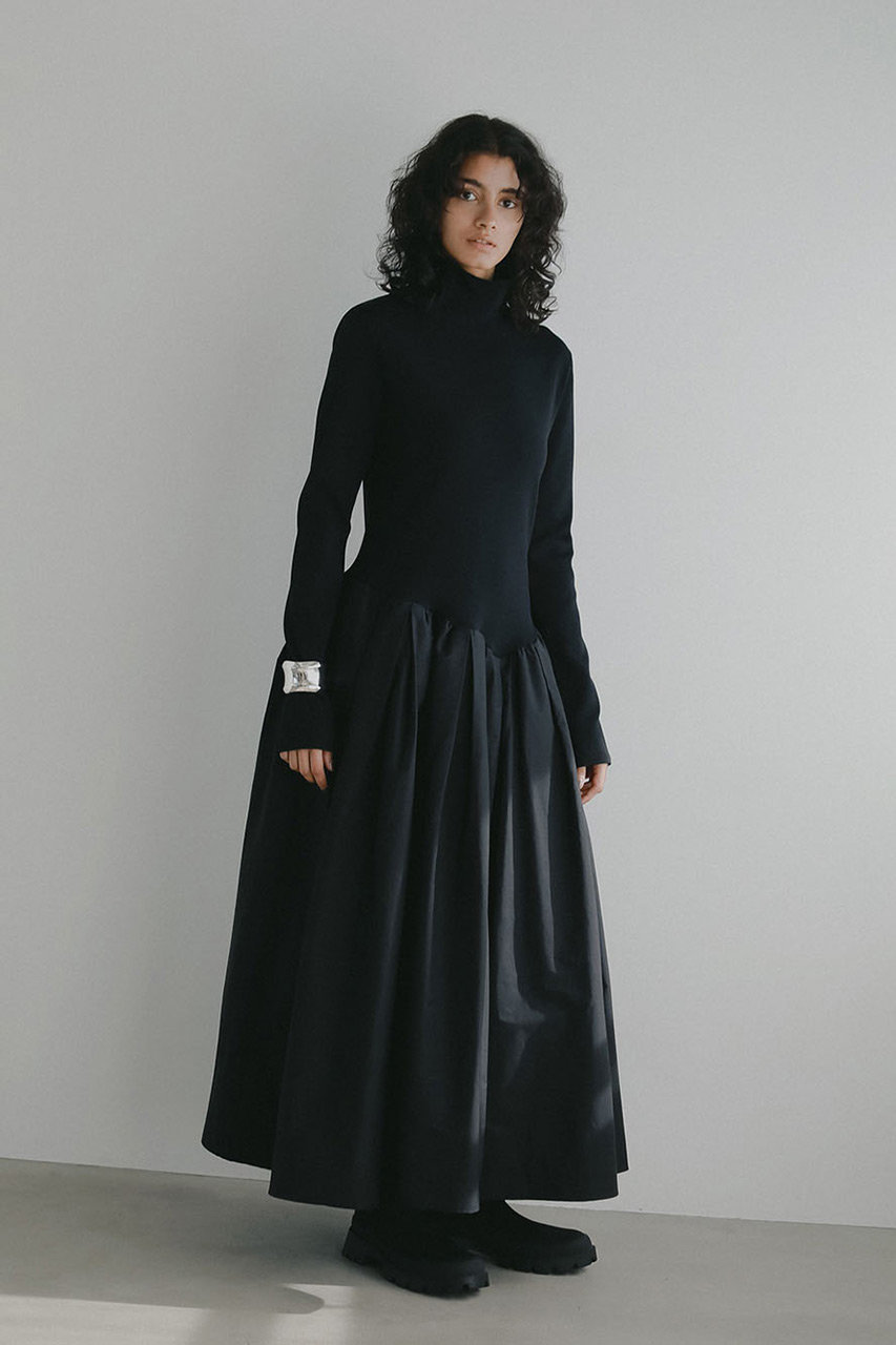 週末値下げ！HER. スモッキングギャザーワンピース　ネイビー　ELLEショップ HER.(ハー)｜ギャザーフレアドッキングワンピース/ブラック の通販