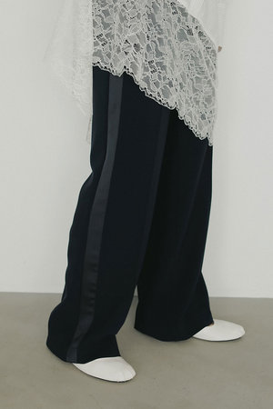 ハー/HER.のサイドラインパンツ