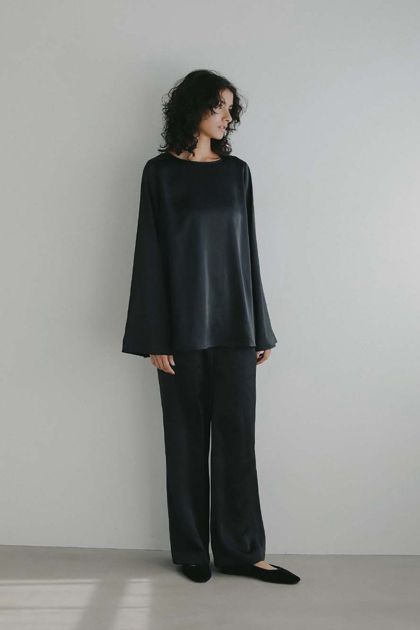 HER.(ハー)｜サテンフレアシルエットパンツ/ブラック の通販｜ELLESHOP
