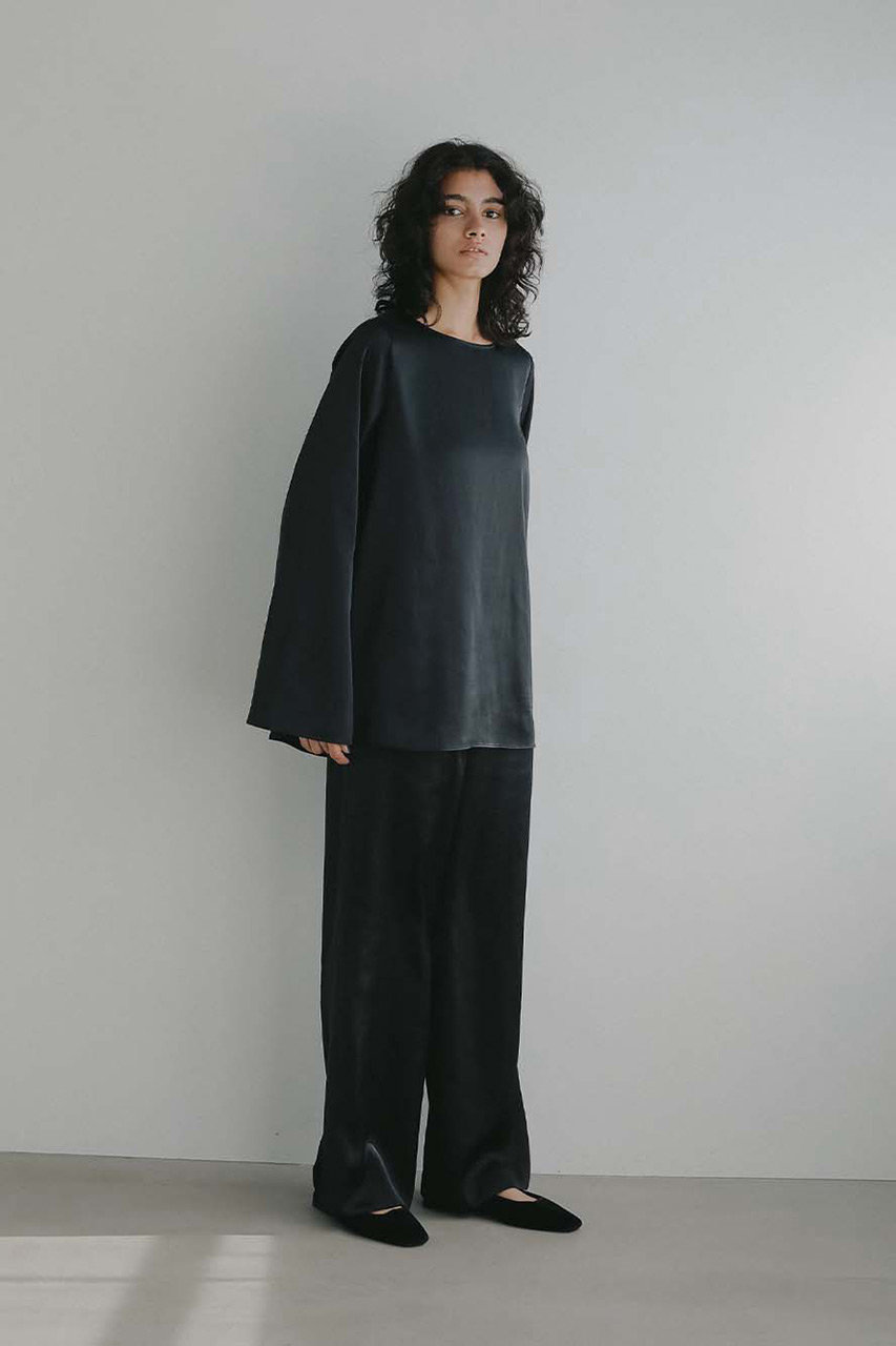 HER.(ハー)｜サテンフレアシルエットパンツ/ブラック の通販｜ELLESHOP
