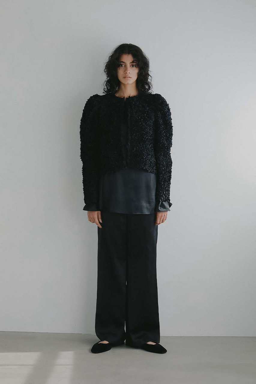 HER.(ハー)｜サテンフレアシルエットパンツ/ブラック の通販｜ELLESHOP
