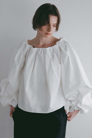 ハー/HER.のボリュームスリーブオフショルブラウス(110400/110403)