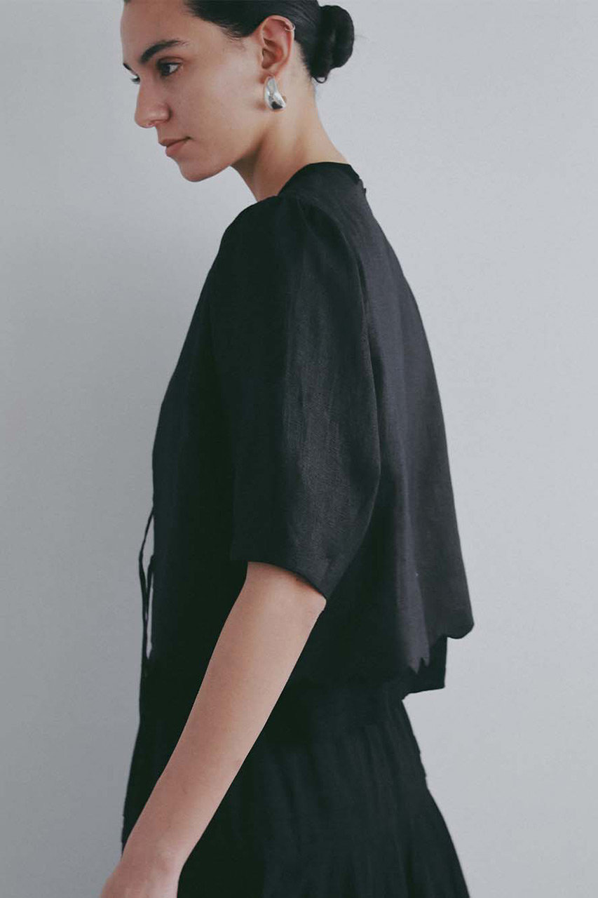 HER.(ハー)｜リネンスカラップブラウス/ブラック の通販｜ELLESHOP