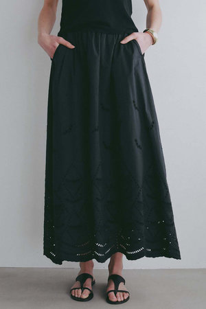 ハー/HER.の【4/23 12:00販売開始】スカラ刺しゅうギャザーフレアスカート(110700/110703)