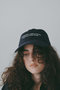 【予約販売】メッセージロゴCAP ハー/HER. ネイビー
