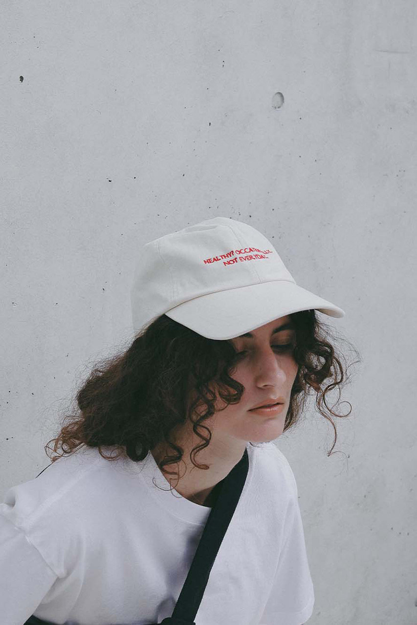 ハー/HER.の【予約販売】メッセージロゴCAP(ベージュ/7062300)