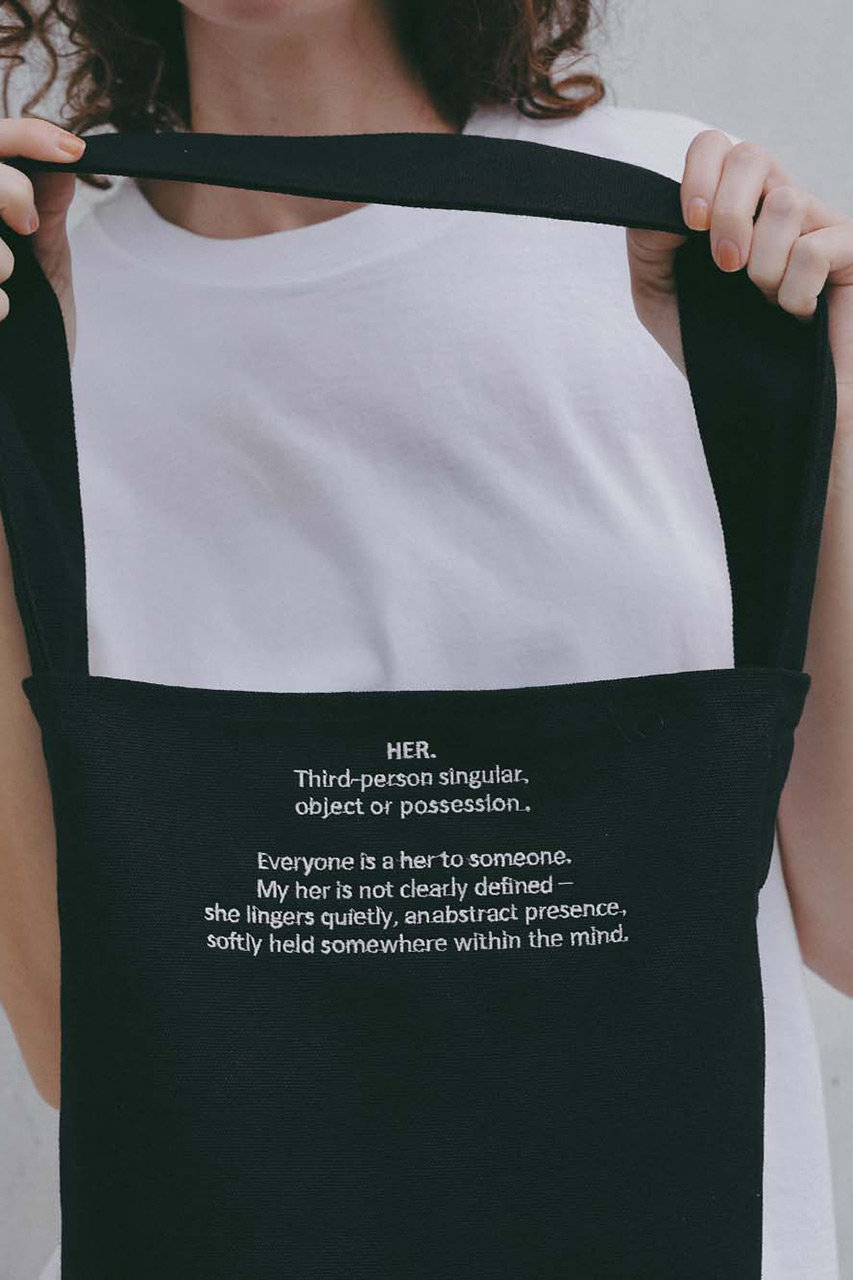 HER.(ハー)｜キャンバスショルダーバッグ/ブラック の通販｜ELLESHOP