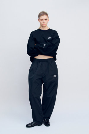 シュタイン/sssteinの【UNISEX】【ssstein × UMBRO】HIGH GAUGE COTTON SWEAT LS(110100/110105)