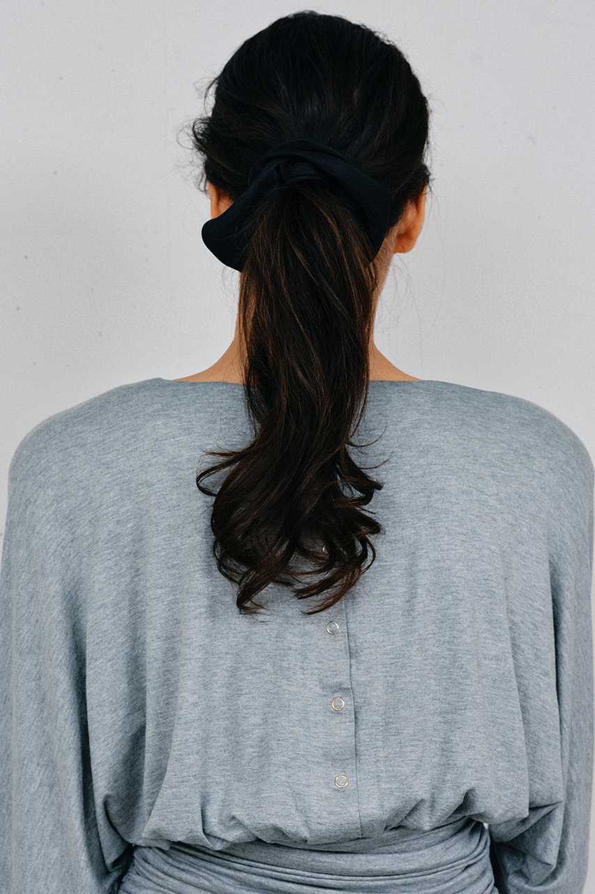heyep(ヘイップ)｜Silk Heart Scrunchie(Medium)/ブラック の通販